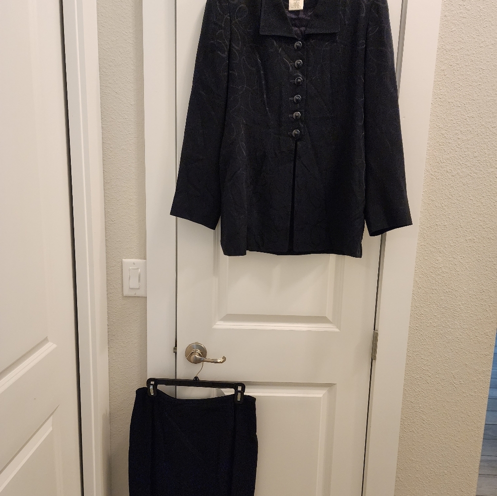 Jaeger Suit - Picture 3 of 3
